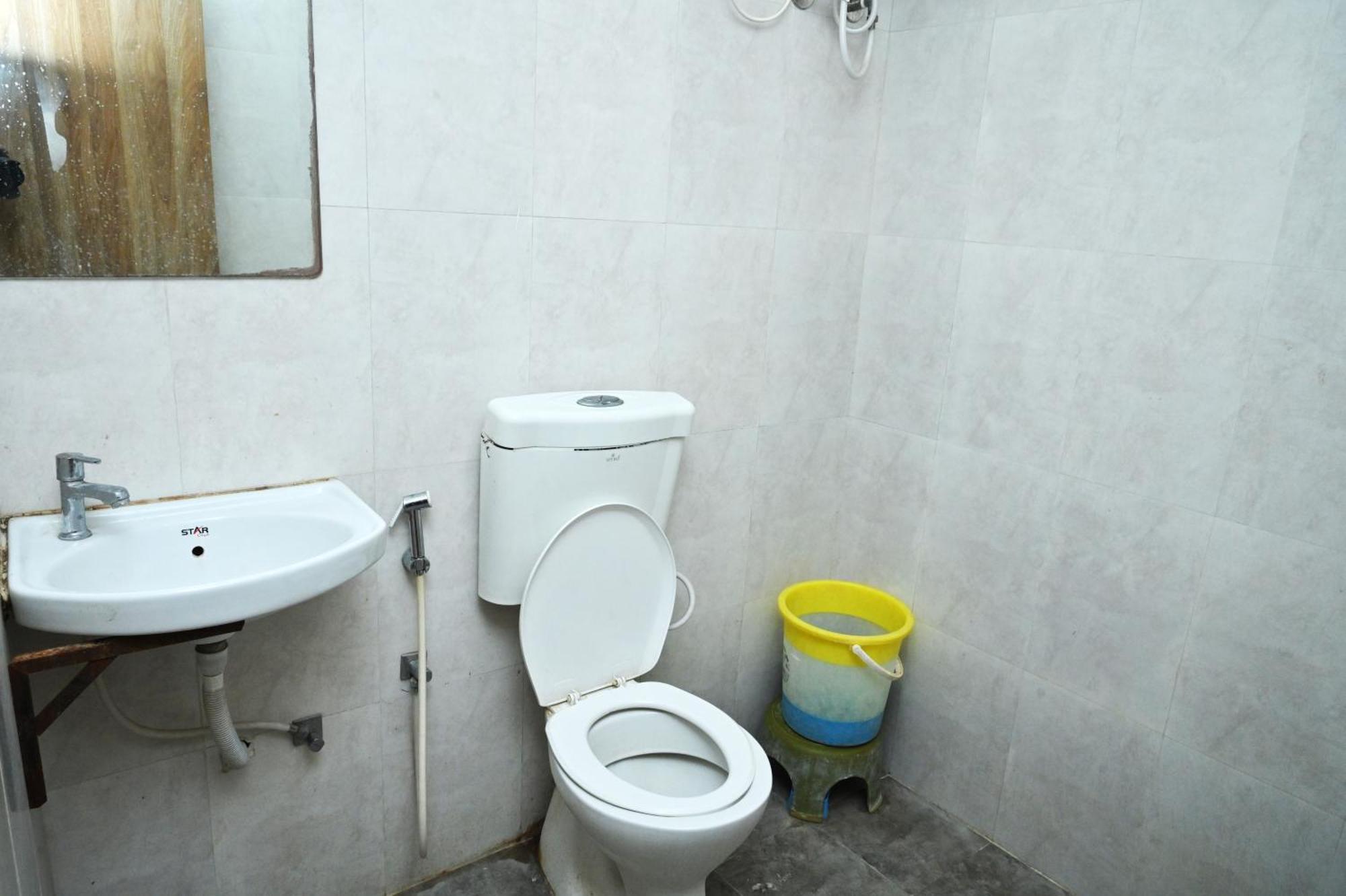 ראג'קוט Hotel Blue Leaf מראה חיצוני תמונה
