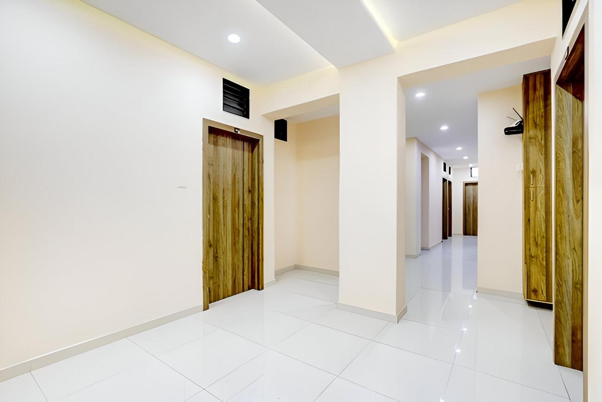 ראג'קוט Hotel Blue Leaf מראה חיצוני תמונה