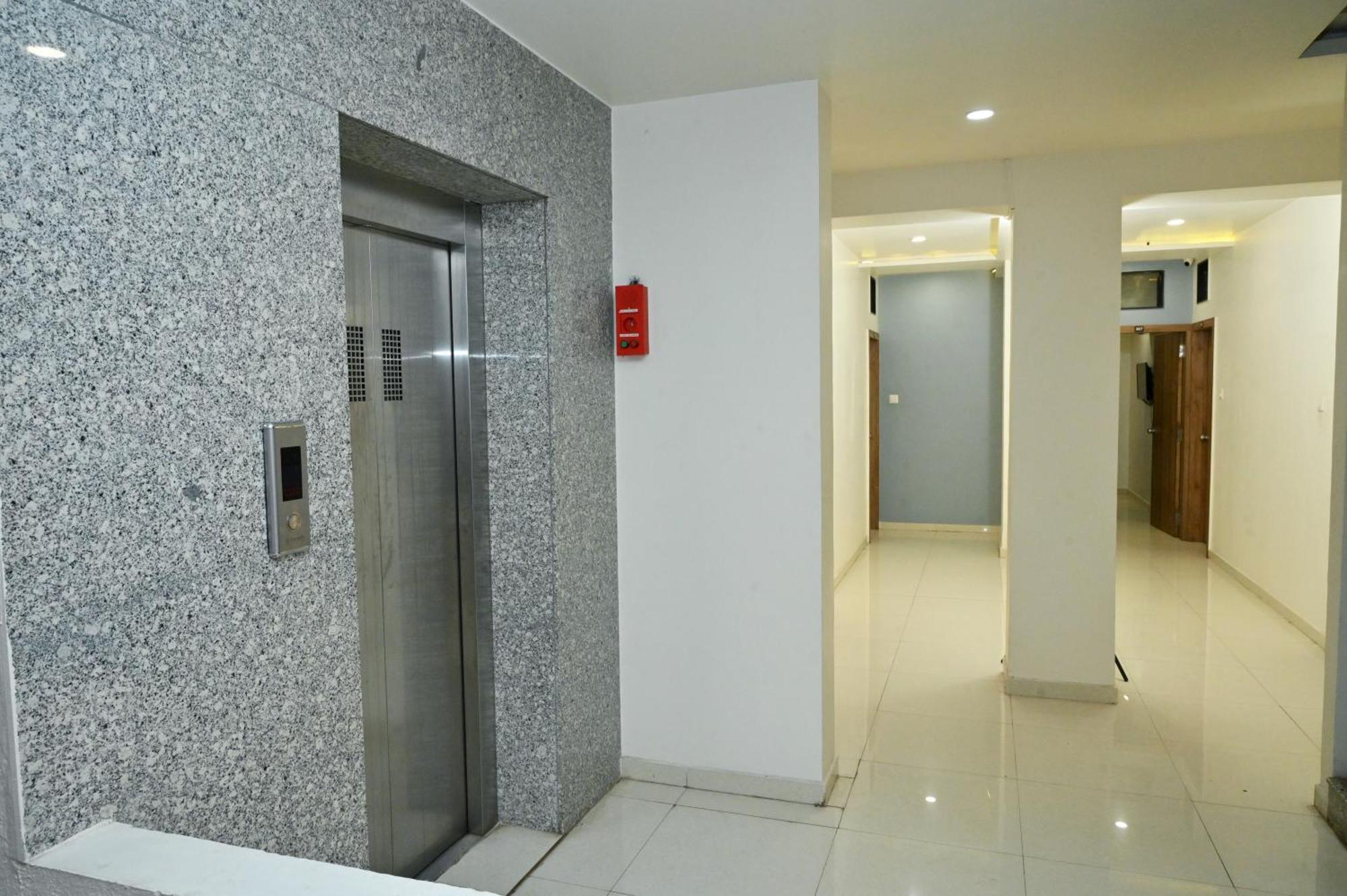 ראג'קוט Hotel Blue Leaf מראה חיצוני תמונה