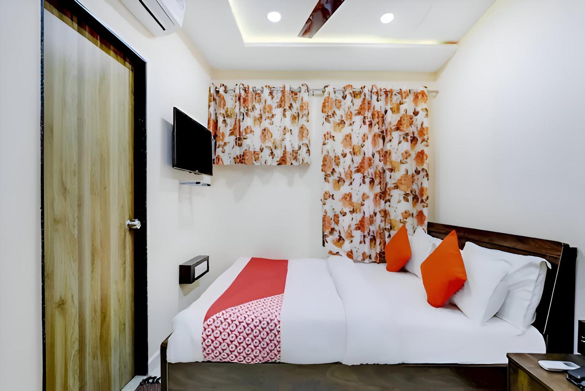 ראג'קוט Hotel Blue Leaf מראה חיצוני תמונה