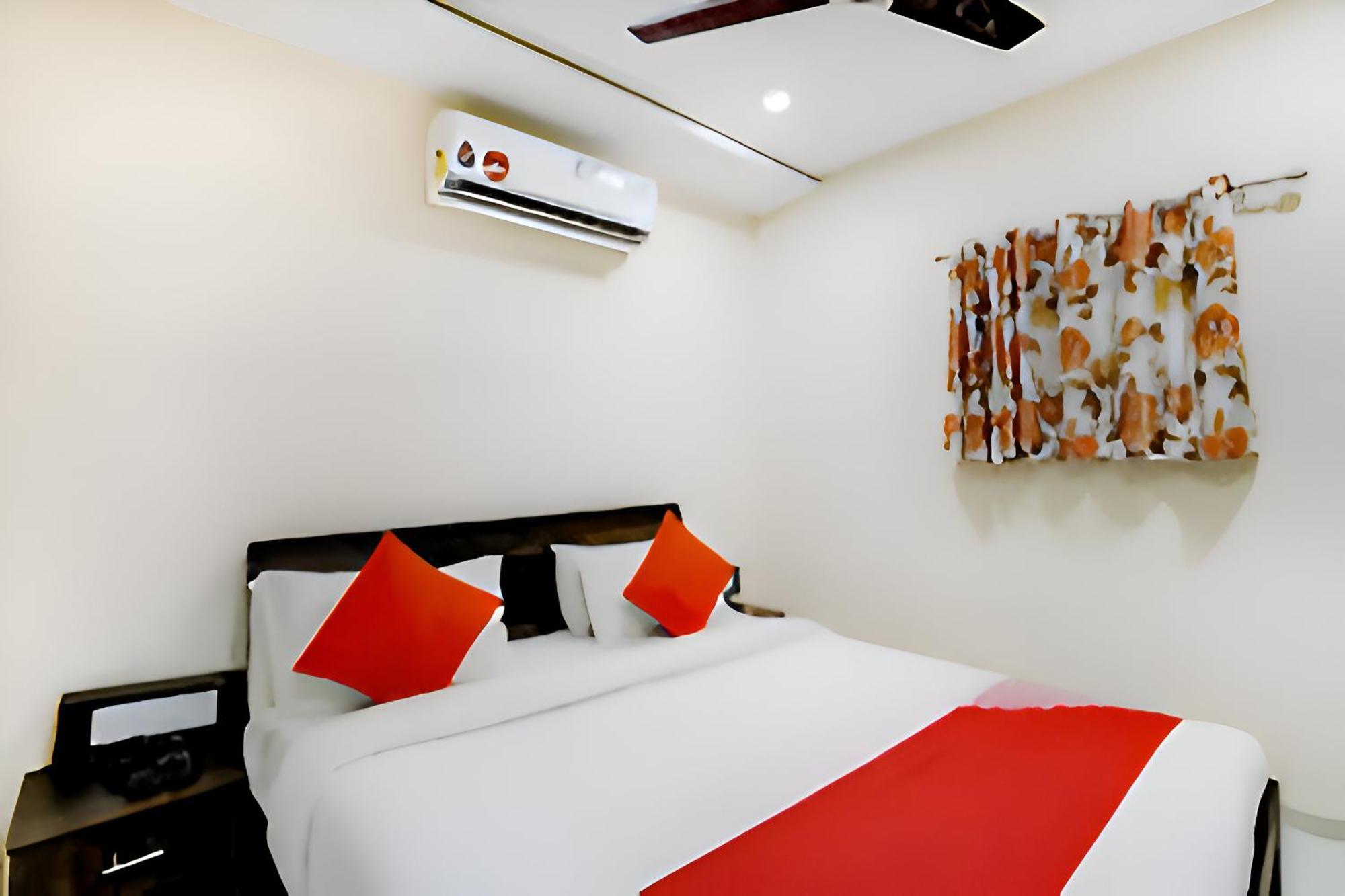 ראג'קוט Hotel Blue Leaf מראה חיצוני תמונה