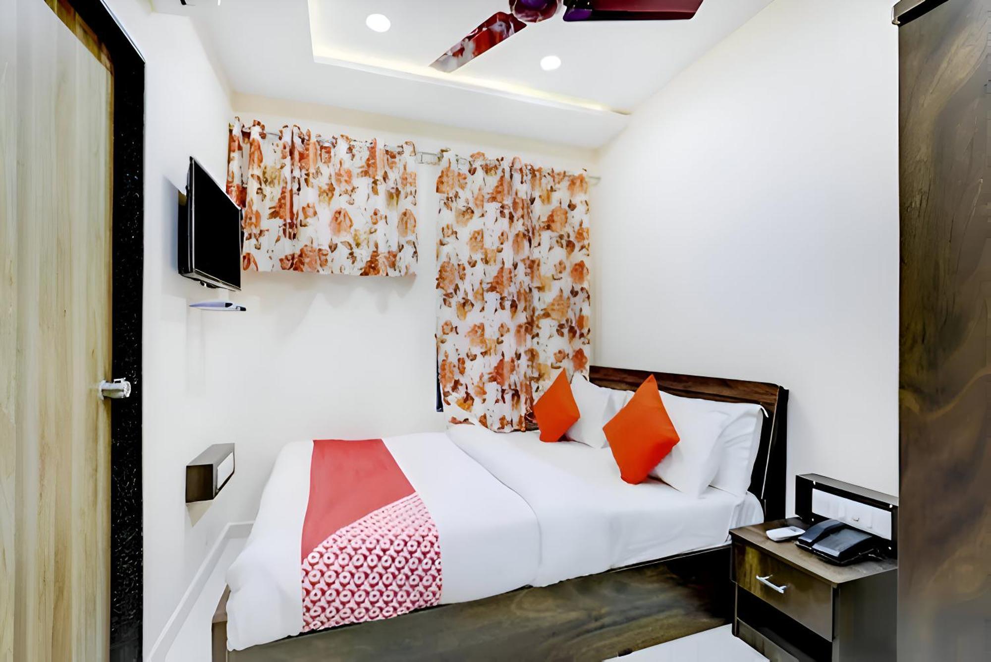 ראג'קוט Hotel Blue Leaf מראה חיצוני תמונה