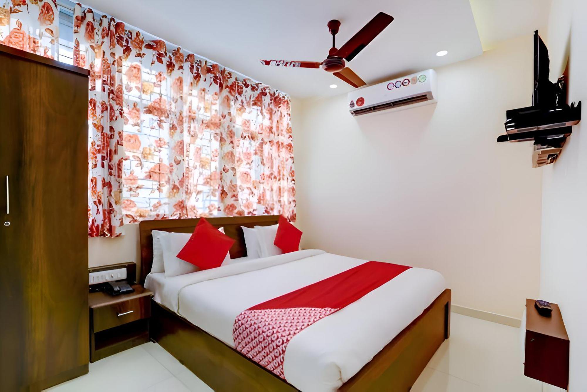 ראג'קוט Hotel Blue Leaf מראה חיצוני תמונה