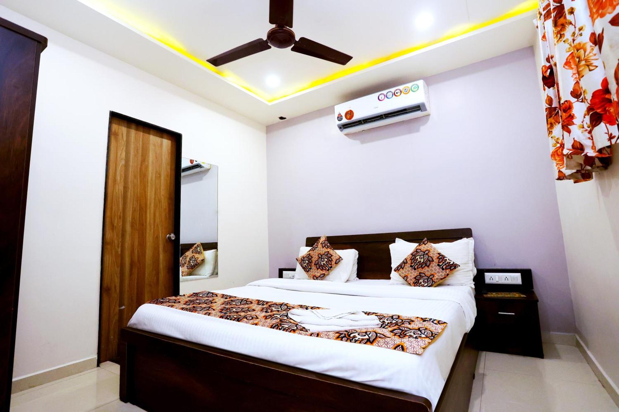 ראג'קוט Hotel Blue Leaf מראה חיצוני תמונה